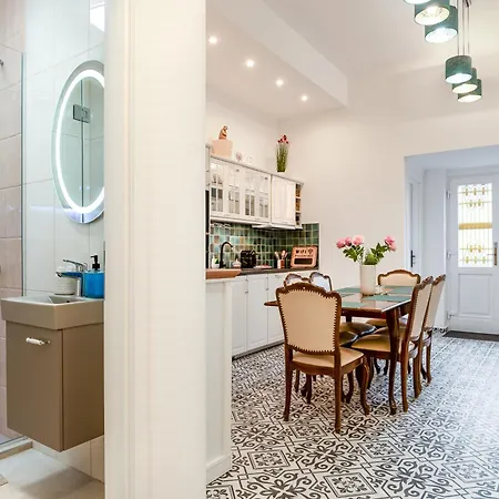 Broadway Street With 3 Bedrooms & 2 Bathrooms * 부다페스트