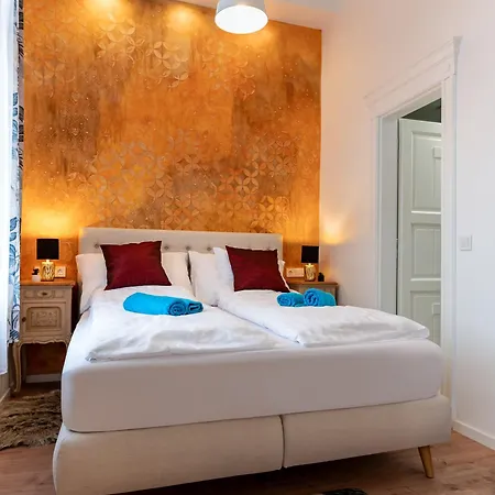 Broadway Street With 3 Bedrooms & 2 Bathrooms Lägenhet