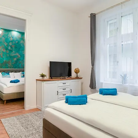 Lägenhet Broadway Street With 3 Bedrooms & 2 Bathrooms *