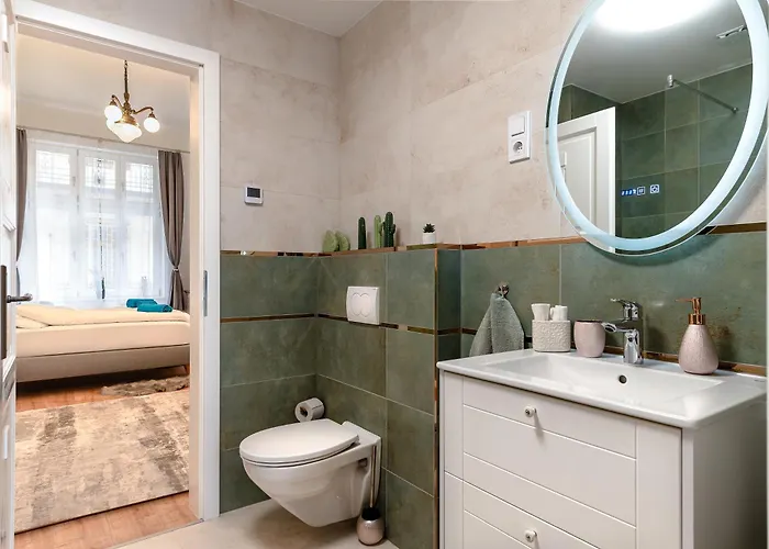 Broadway Street With 3 Bedrooms & 2 Bathrooms Lejlighed